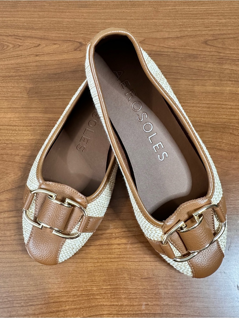 Aerosoles Women's Tan and Cream Chain-Accent Bentley Ballet Flats, 7.5, EUC